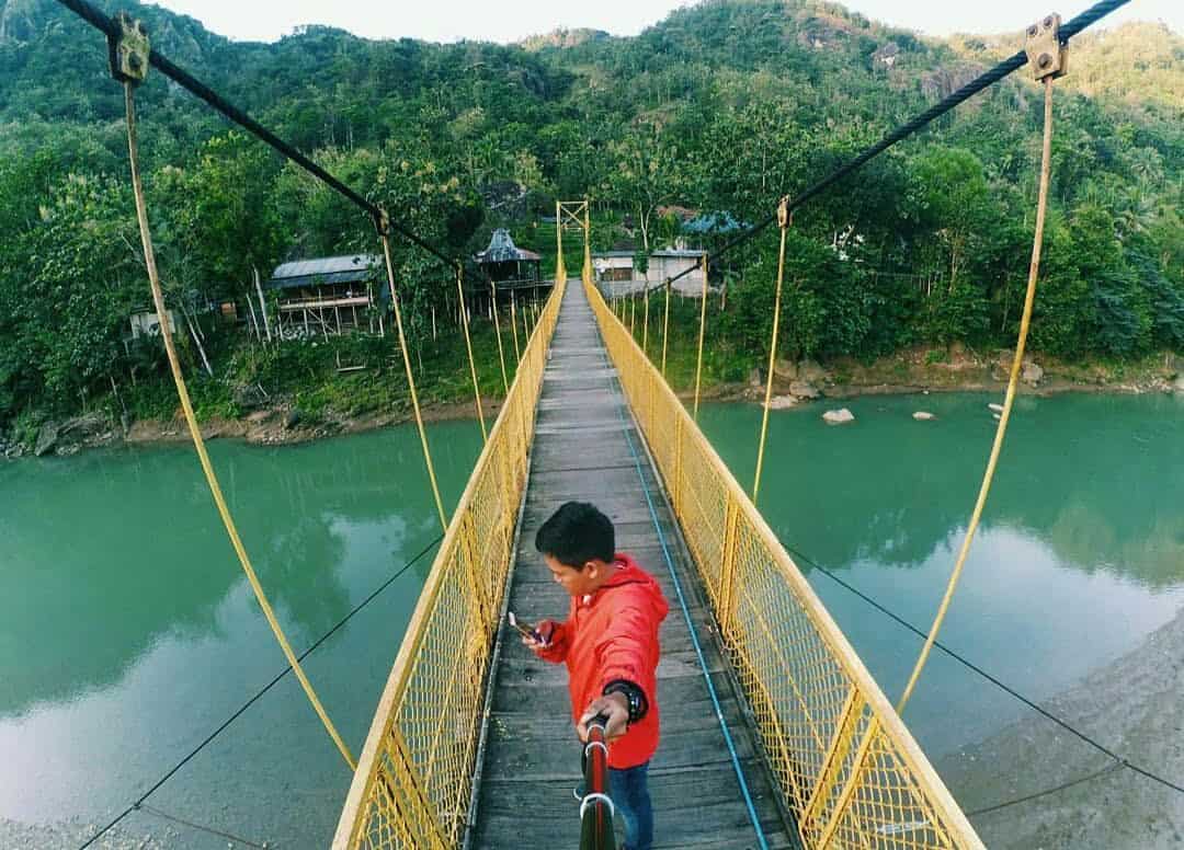Jembatan Gantung Selopamioro